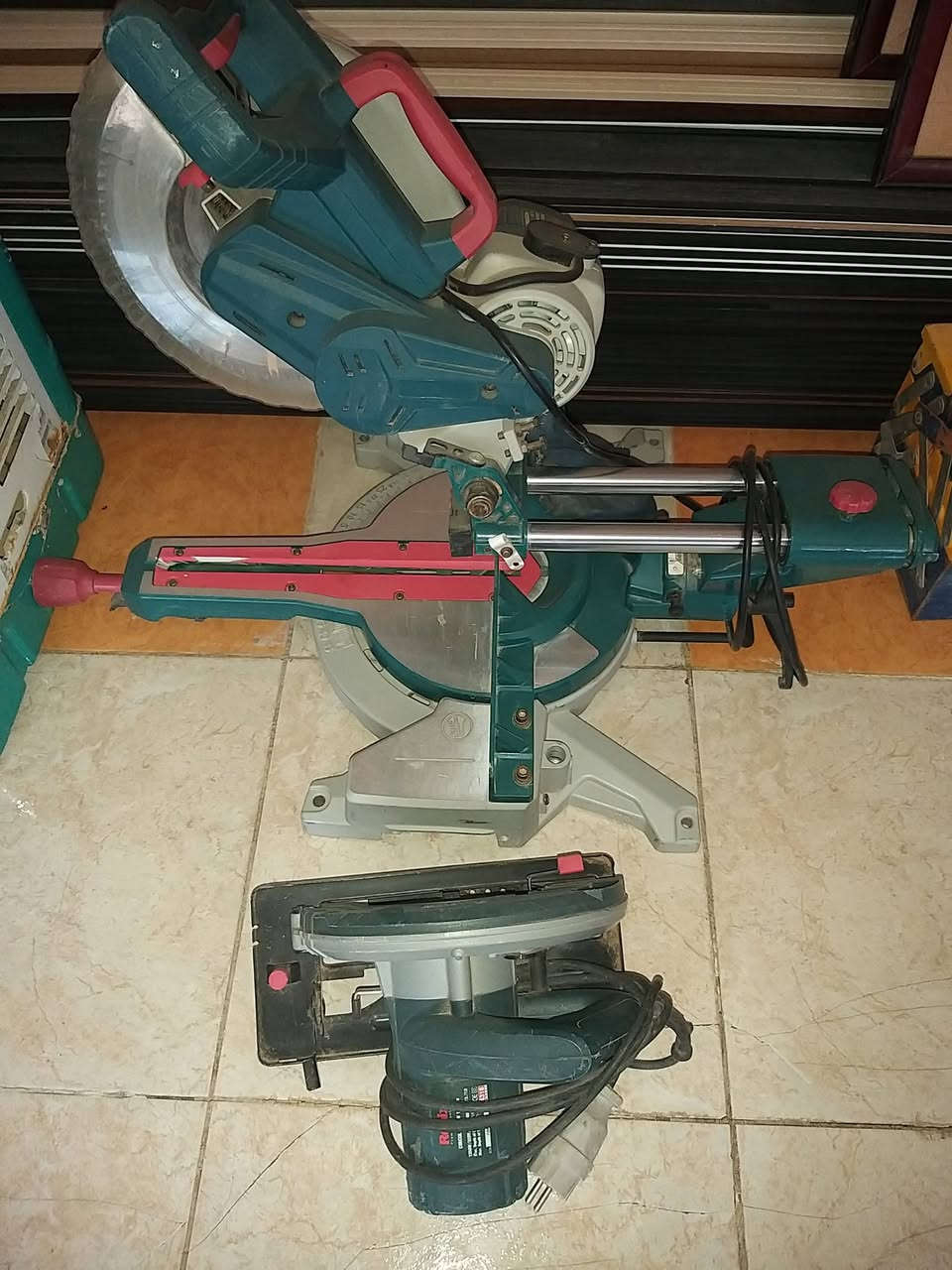 مكائن ومعدات نجاره ومطابخ وديكور للبيع مستعمله شهر واحد فقط مشروع واحد ماركه للتواصل  ***********
