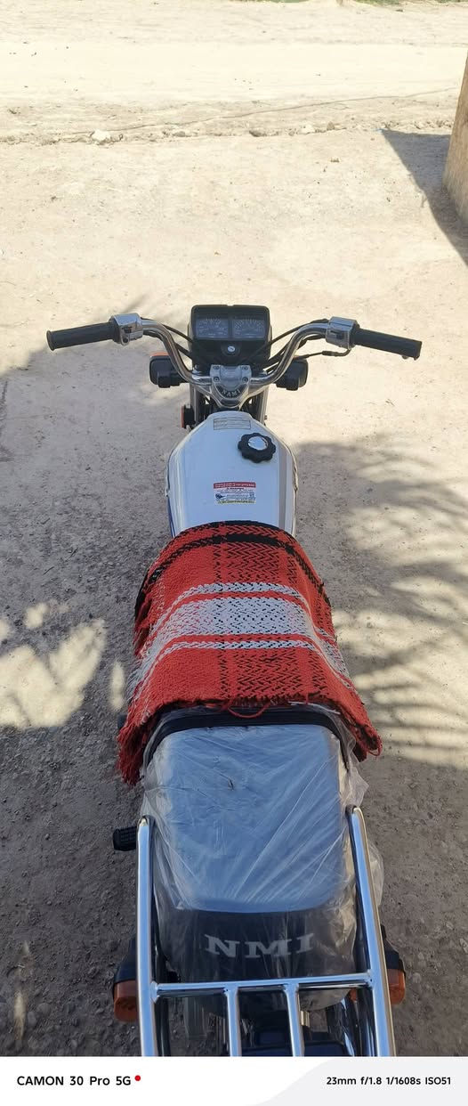 السلام عليكم

اربعه كير اصلي شلامجه مديل(23) 

مكاني واسط.. منطقة البيضاء

ملاحظة (مبدل بيه بوشه.. واوراق استنساخ) 

السعر (800)  وبيه مجال 

مكلف بلنشر

راعي الدراجه/ ***********

ماعندك رصيد راسلني واتساب🎾
