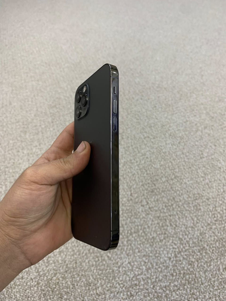 السلام عليكم 12 برو ذاكره 128 باتري 84 لجهاز مبدل شاشه فقط شرط نوعيه رقم واحد  طبق الاصلي كامرات شرط رقم واحد الجهاز حلو ونضيف وشرط لفحص اي خلل مابي سعر 215 رقم *********** اسيا ***********
