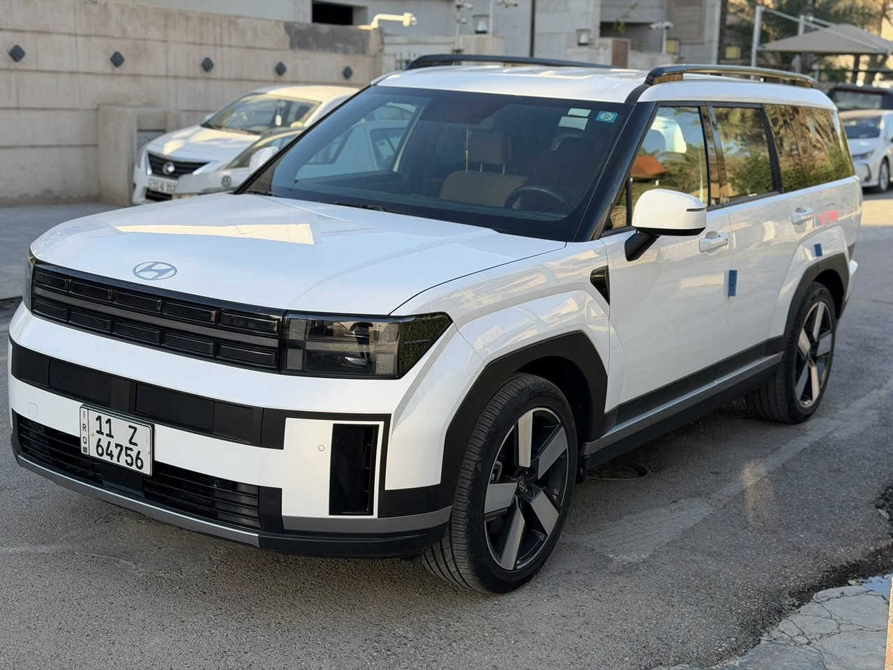 السلام عليكم
هونداي سنتافي 2024 خليجي وكالة 
الشكل الجديد محرك 2500 تيربو 
فوول مواصفات عدا البانوراما
ماشية 10 الف فقط 
7 راكب
بصمة تشغيل و ابواب
شاشة كبيرة متصله
مقاعد كهرباء
صندوق كهرباء
شاحن موبايل 
مودات قيادة
حساس امامي خلفي
( السيارة كفالة عامة من الصبغ و البارد نظيفة جداً ) 

السعر 23,800 $ 
رقم بغداد / بأسمي
مكانها بغداد / شارع فلسطين
***********
