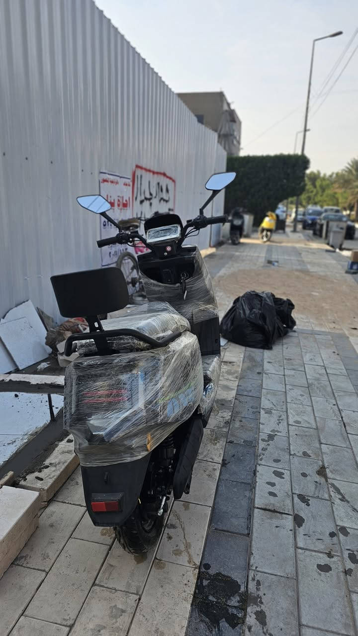 للبيع دراجة كهرباء 1800w
شحن كامل تمشي بيه 50 كم  
بعده وكالة كامل مع الشاحن 
للبيع  بسعر مليون  وسبب البيع للضرورة السفر
للتواصل ***********
