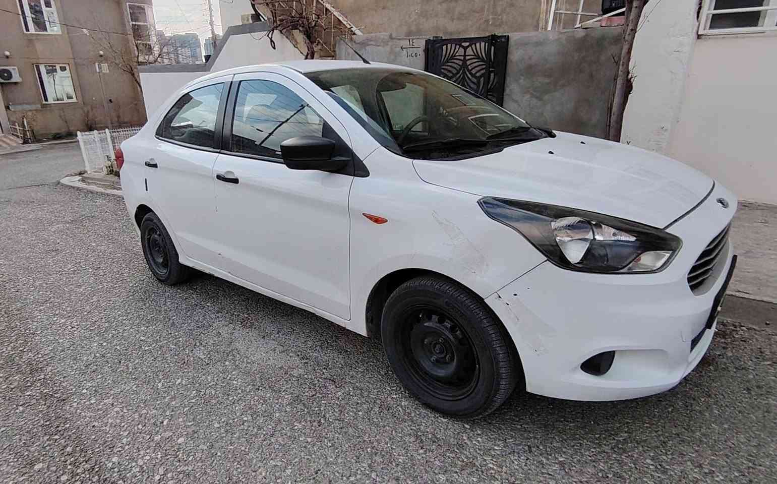 فۆرد فیگۆ 2016  نرخ(72)$
رەسمی سۆنەر دانراوە   لێدراوی هەیە ناوی نەگرتووە 
گێر ئۆتۆماتیک  124000km رۆشتووە  گێڕ و مەکینە عەیبی نیە 2 جام کارەبا یە . سەنەوی تا 2029 تازەیە 
***********
***********
