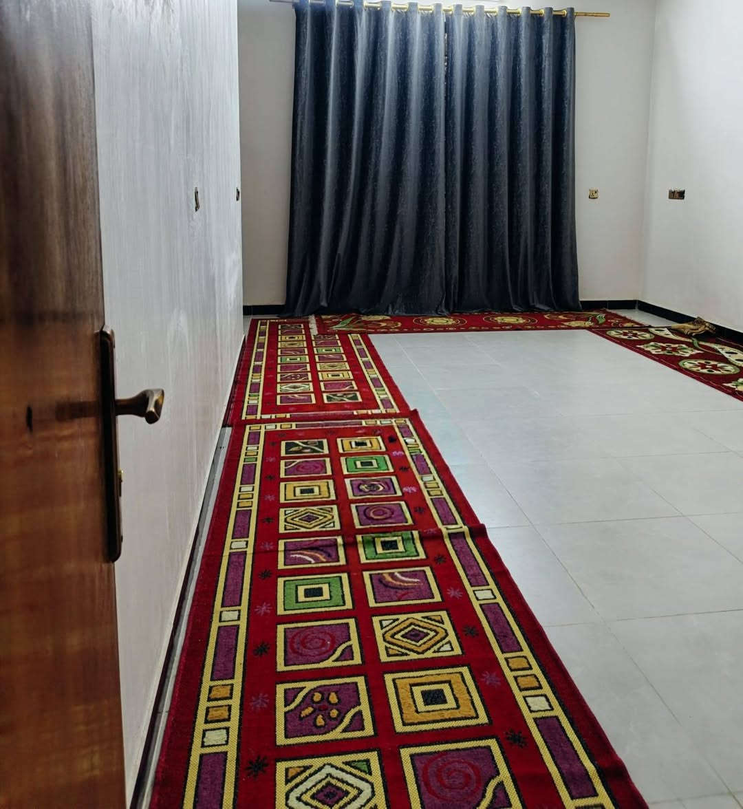 السلام عليكم بيت للبيع المدائن الجعارة المساحة ٤٩٠ متر  مساحة البناء 195 متر  طابق ونصف البناء حديث طابوق الاساس رفت  يحتوى على غرفتين 4x5 نوم وصالة واستقبال 4x7 ومطبخ 5x5  حمام عدد2 تواليت عدد 3 
  البيت يحتوي على حديقتين الامامية ٢٥٠ متر والخلفية ٥٠ متر  نوع السند طابو زراعي 25 اقرار محكمة   ماء وكهرباء ومولد سحب وشارع تبليط و انترنت ضوئي المنطقة كاملة خدمات يبعد عن شارع سلمان باك الرائيسي 100 متر للاستفسار

الاتصال على الرقم

***********
