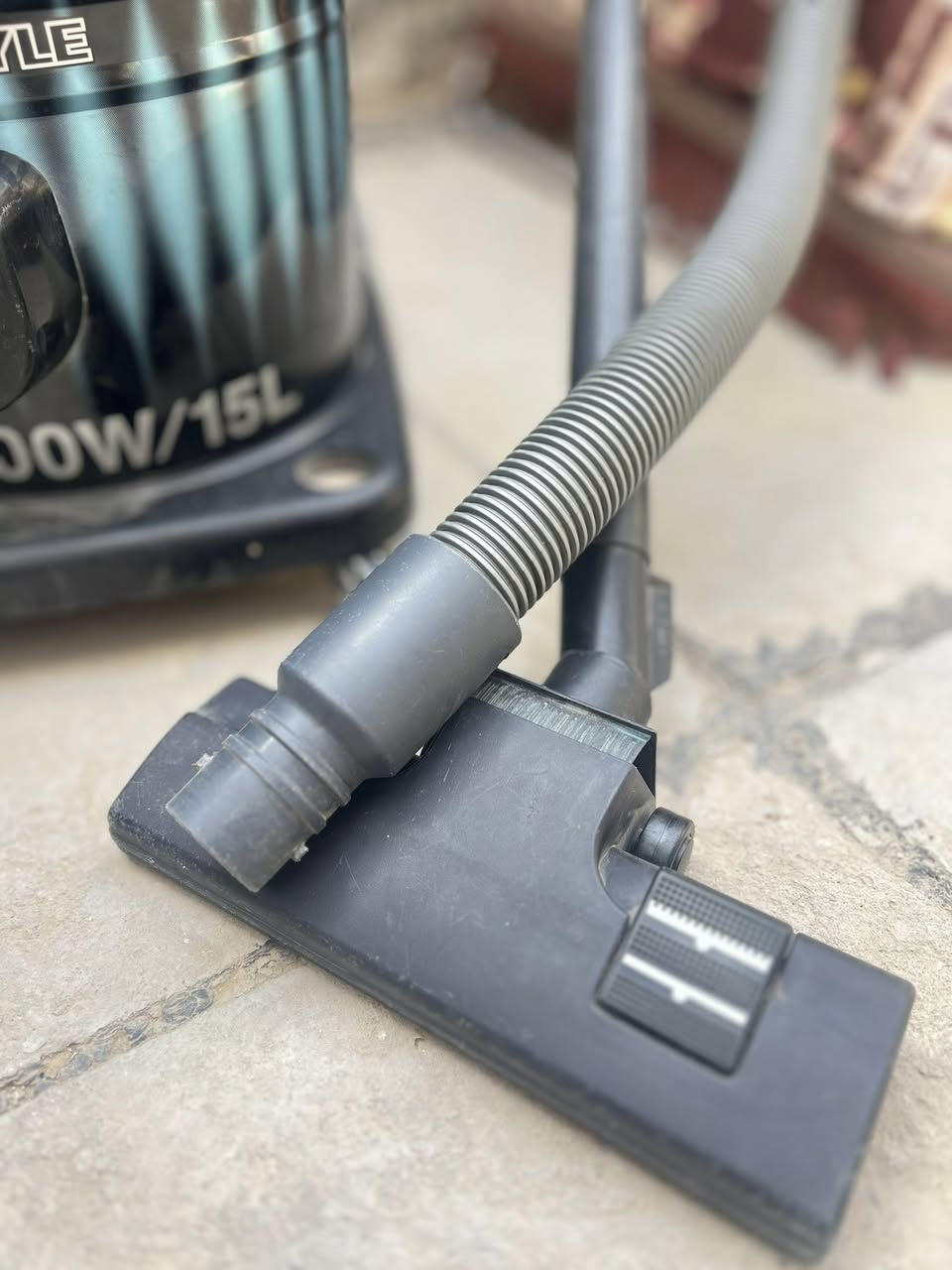 السلام عليكم عندي مكنسة كهربائية نظيفة وسحبها ممتاز مابيها اي عيب السعر ١٣٠ وبي مجال بسيط الشراي يتواصل


**إذا كنت صاحب هذا الإعلان وتريد حذفه لأي سبب، رجاءا أرسل رسالة إلى الدعم الفني**