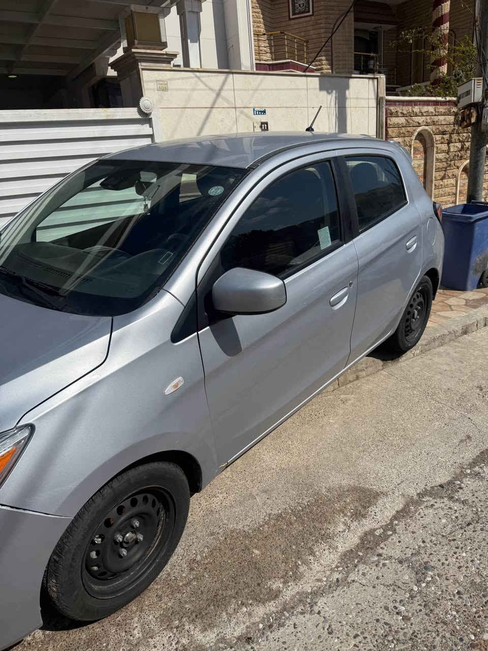 ✨ للبيع: ميتسوبيشي ميراج (Mitsubishi Mirage) موديل 2024 - بحالة الزيرو ✨
لعشاق الاقتصاد والسيارات الحديثة جداً، متوفرة الآن سيارة تعتبر "جديدة" بكل المقاييس.
📋 تفاصيل ومواصفات السيارة:
• الموديل: 2024 (أحدث موديل).
• المسافة المقطوعة: 8,000 كم فقط (ممشى بسيط جداً، لا تزال برائحة الوكالة).
• الرقم: رقم مميز وجديد.
• الملكية: السيارة بأسمي مباشرة، الأوراق والسنوية والتحويل كلها جاهزة ومضمونة 100%.
✅ الحالة العامة:
• النظافة: السيارة "نظيفة 100/100" من الداخل والخارج.
• الجاهزية: كل شيء في السيارة جديد (تواير، بطارية، تبريد) ولا تحتاج لأي مصاريف نهائياً.
• المميزات: اقتصادية جداً في الوقود، سهلة القيادة، ومثالية للاستخدام اليومي داخل المدينة.
💰 السعر والمكان:
• الموقع: [أضف مدينتك هنا، مثلاً أربيل]
• السعر: [أضف السعر بالورقة هنا] - السعر مقابل الحداثة والممشى القليل فرصة لا تعوض.
📍 للمعاينة والاستفسار: [أضف رقم هاتفك هنا]
📞 التحويل مباشر باسم المشتري.
#ميتسوبيشي #ميراج2024 #سيارات_للبيع #MitsubishiMirage #سيارة_اقتصادية #العراق_سيارات أربيل, العراق


**إذا كنت صاحب هذا الإعلان وتريد حذفه لأي سبب، رجاءا أرسل رسالة إلى الدعم الفني**