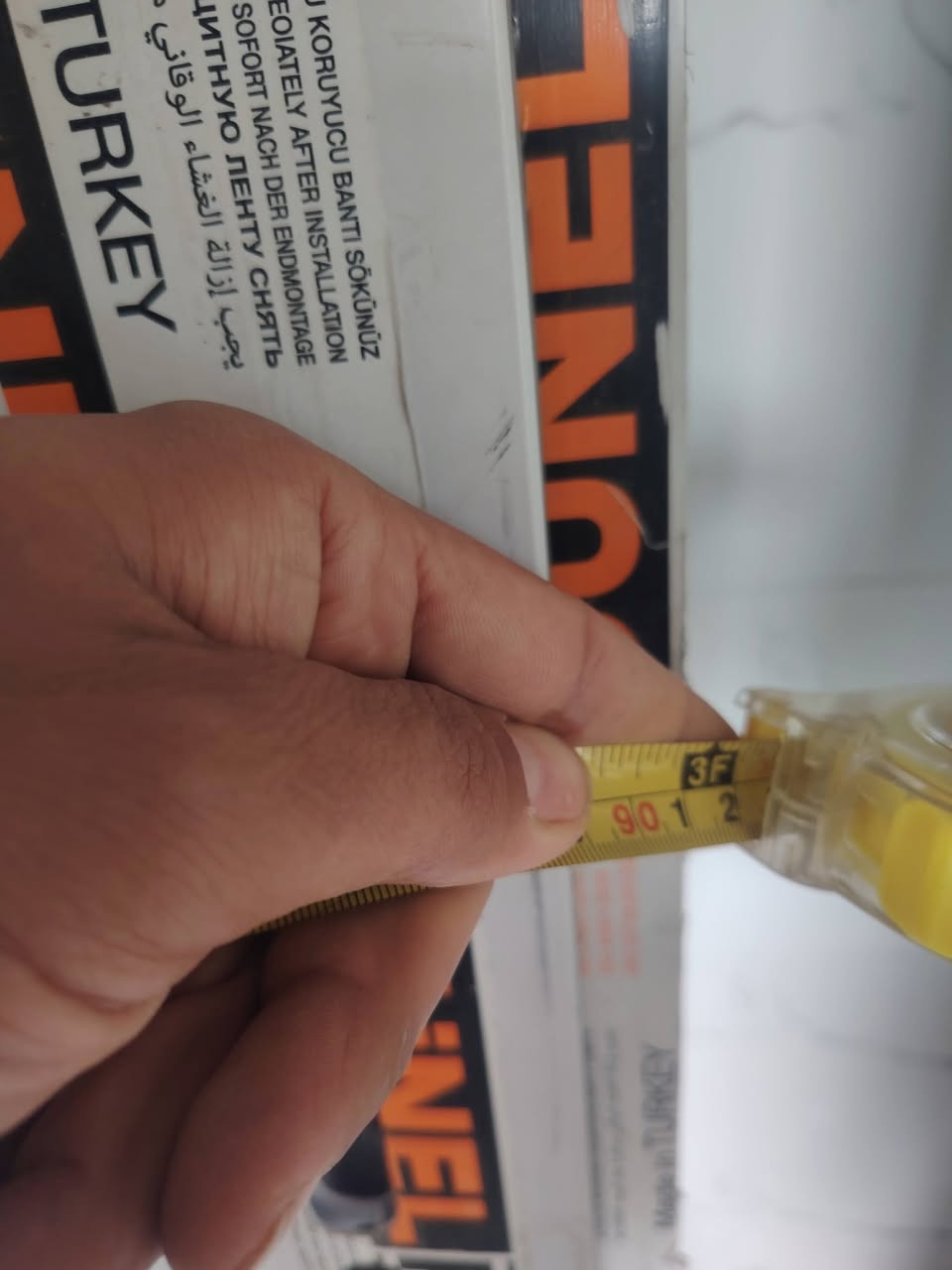 سلام عليكم  3 بوب المنيوم    شرط اصليه وجديد وداخلها حديد    وشباك   طول 120وعرض 1متر  ***********
