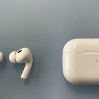 ايربودز برو 2 للبيع أو مراوس بايفون ١١  أصلي باب أول استعمال قليل وتجي...