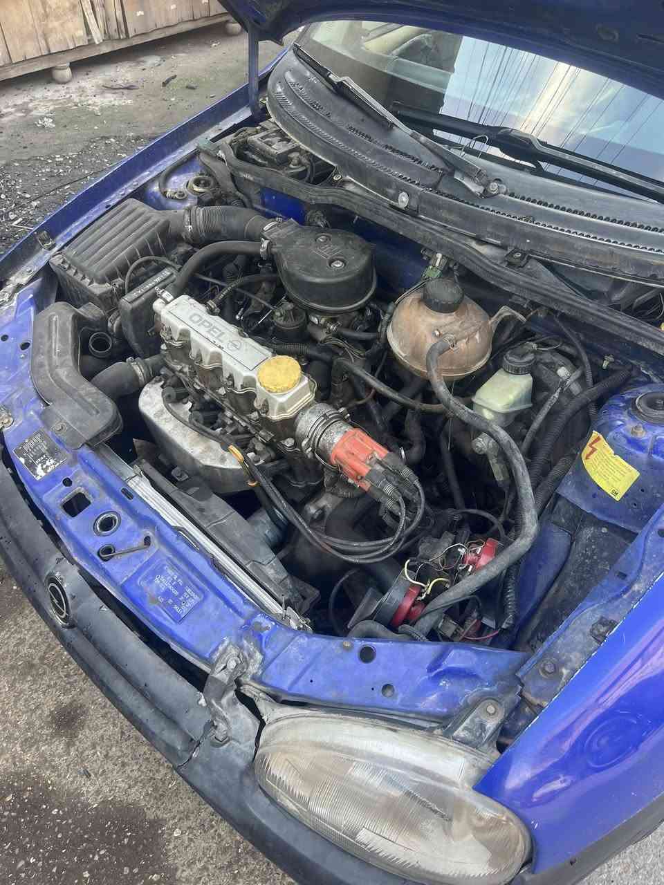 سيارة اوبل كورسا للبيع موديل 95 محرك 1400 مفتوح وكير عادي السيارة بحالة جيدة جدا  الاتصال بغداد *********** السعر 25 ورقة
