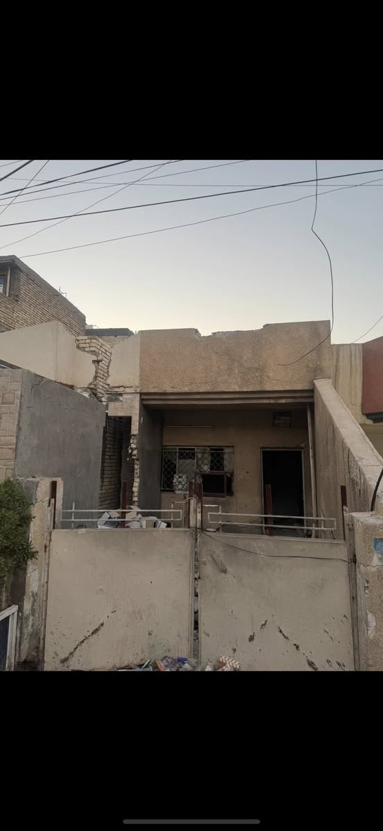 دار 100 متر تفليش بناء قديم للبيع 
…
العنوان البلديات / حي التراث ( طابو صرف ) ثاني فرع على اعدادية الصناعة …
للاستفسار / ‭0770 1630757
