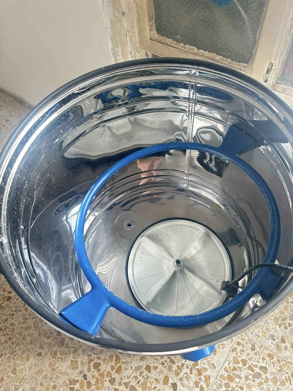 غساله مال بطاطين وملابس للبيع غساله جديده حلو غسل تجفيف بيه. سعره 150 الف بلاش ***********
