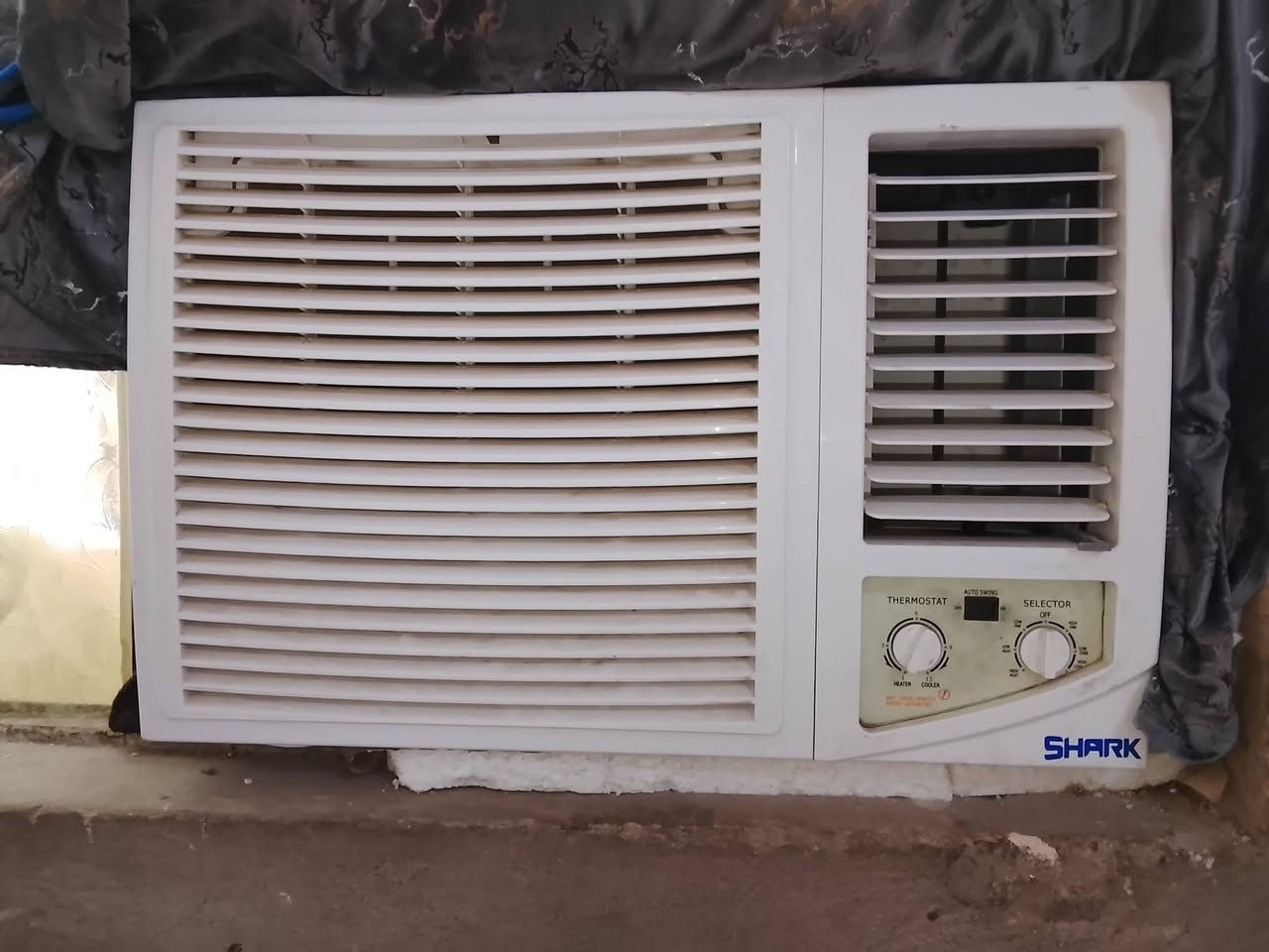 مكيف شارك للبيع مستخدم ٣شهور  طنين ب٤٥٠بي مجال بسيط ***********تواصل على رقم
