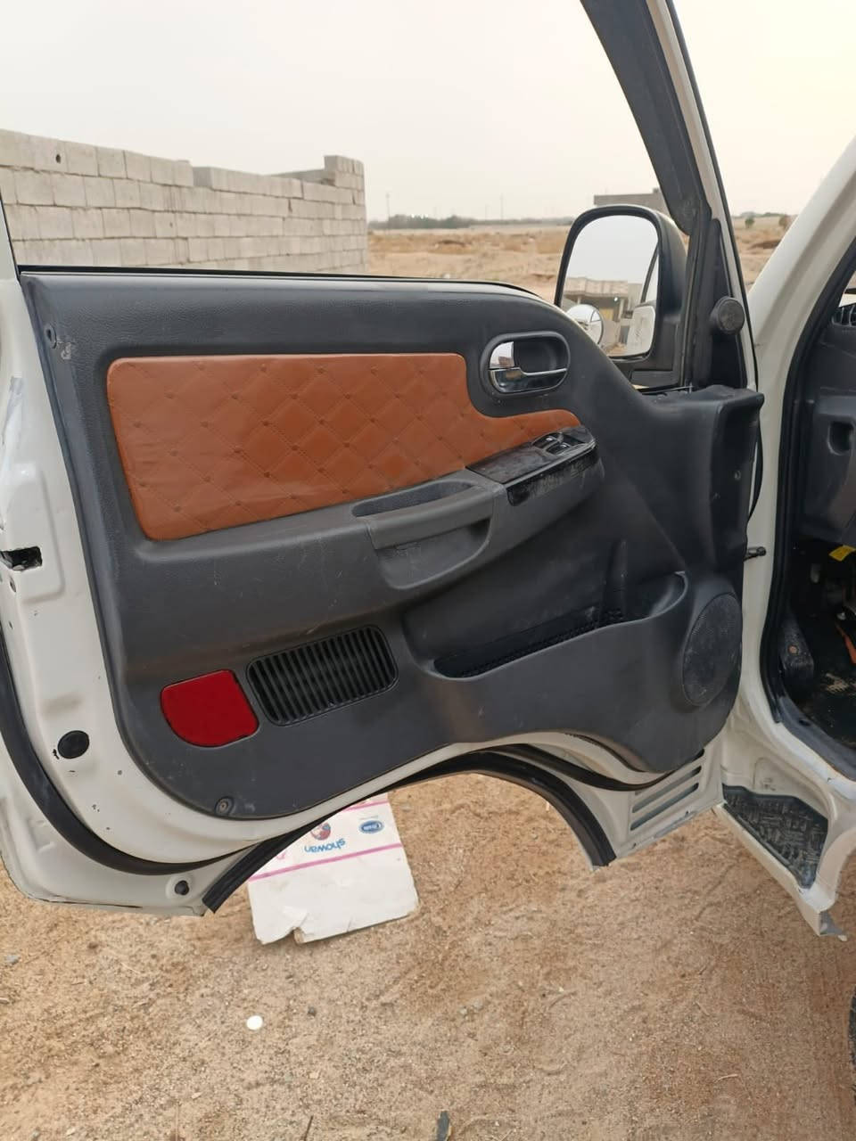 بنكوفحل مسكر دبلو ١٧ باسمي رقم بصره إنكليزي محور ١٤ محرك جديد قبل يومين شاده بيها ضربه خفيفه باللغد جهةٍ السايق سعره ١٢٥ للاستفسار ***********،،،،***********
