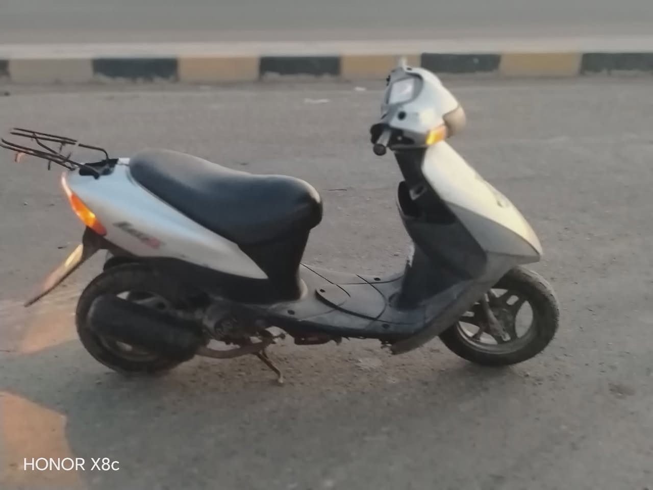 السلام عليكم دراجه ساسوكي جنطه للبيع الدراجه أوراق اصولي بسمي تحويل شوكت مايعجبك الدراجه شغاله نكره وحده السلف عوزه باتري الدراجه شغاله بك لايت اشاير عوزها جوزه وكلوب مال الايت فقط السعر 275 وبيها مجال مكاني ميسان حي الجامعه الهاتف *********** الشراي يتصل ويدلل

