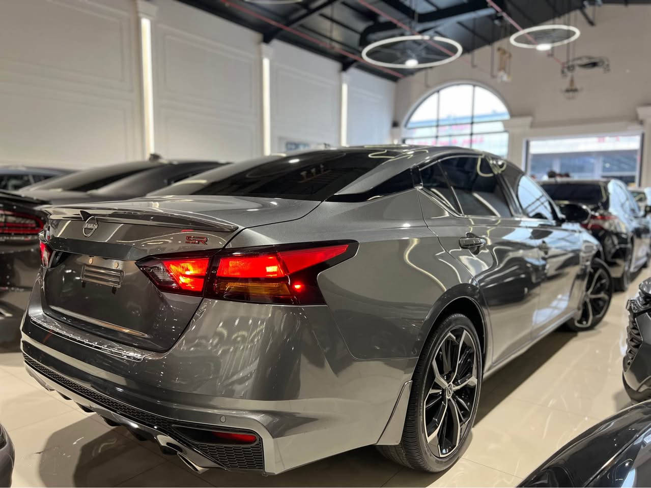 Nissan Altima 2023 SR Plus
قةبات مواصةفات
سلايت شاشة ئايپات گةورة
كوشن جلد كارةباى هيتةر
بةسمة شةغال 
ويل كروم رادار كاميرا حاسة
1 پارچة سبغ 1 بارجة بيلادى گوراوة
19000 رويشتووة
ژمارة كاتى وةك شووشة واية سةيارةكة زور پاكة 
نرخى 168 كةميك مةجال 
*********** أربيل, العراق
