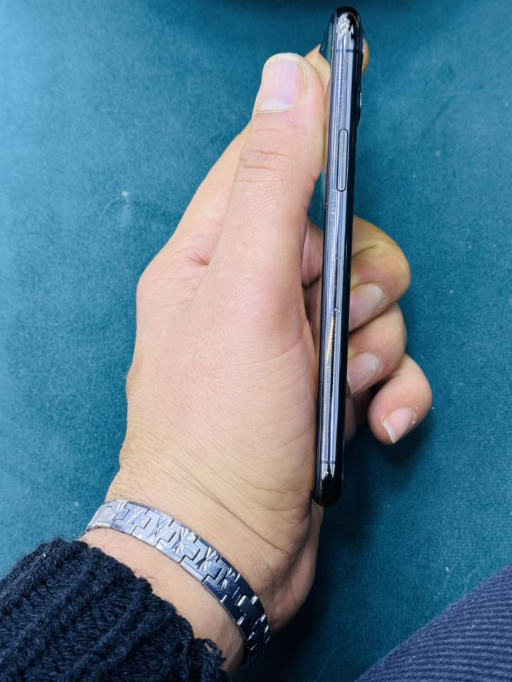 السلام عليكم
١١ برو ٢٥٦ اسود
بطاريته ٧٥ ممفتوح بلادي فقط بي فطر بل كلاس وبل ضهر سعره ٢١٠ الف مكاني بغداد ***********
