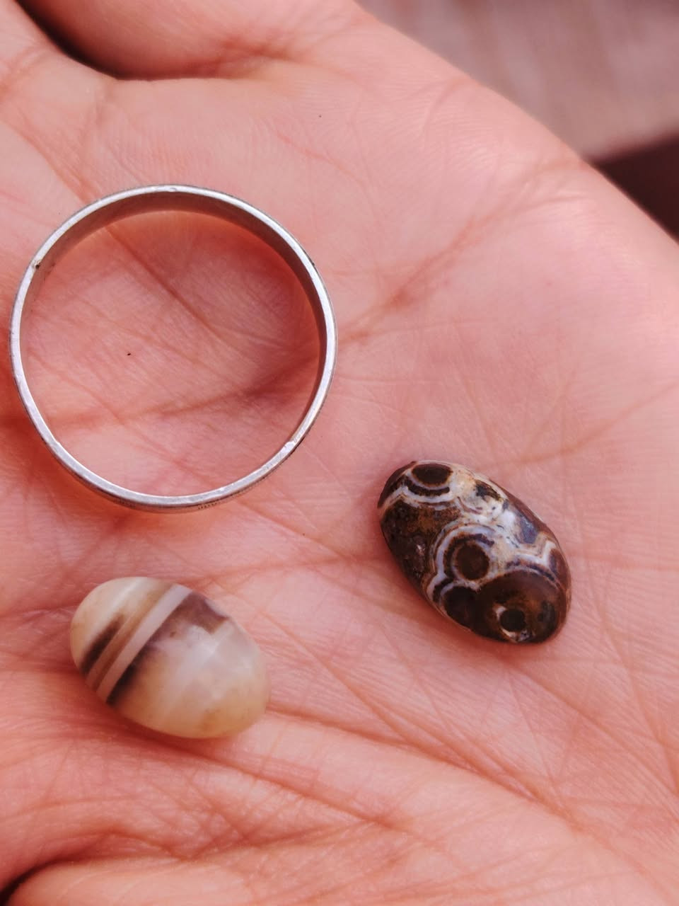 سلام عليكم  اخوان حجرات قديمات الله شاهد  قديمات خرزه داوودي اب يماني الله شاهد مال الحجي   شايلها او جزع سليماني اوجزع بقري او حلقه فضه ضخمه وجبيره سعر خاص


**إذا كنت صاحب هذا الإعلان وتريد حذفه لأي سبب، رجاءا أرسل رسالة إلى الدعم الفني**