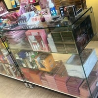 فاترينة جام مستخدمة اقل الشهر نضيف جدا العدد ٣  سعر الفاترينة 100 الف ...