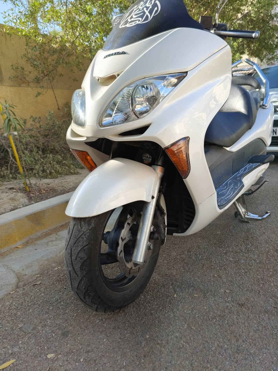 السلام عليكم
هوندا فورزا mf 80 موديل 2009 
اوراقهة اصولية اني منزلهة من الرمبة 
6 كير 3 تحويلات كير شغال 100%
دراجة مال رمبة وبلادية مملعوب بيهة تايراتهة مال يابان ميهة الزيتي مال يابان كهربائيات كلهة شغالة دراجة حلوة وناعمة 
السعر مليون وستمية وخمسين وبي مجال 
مكاني بغداد حي العامل 
***********
