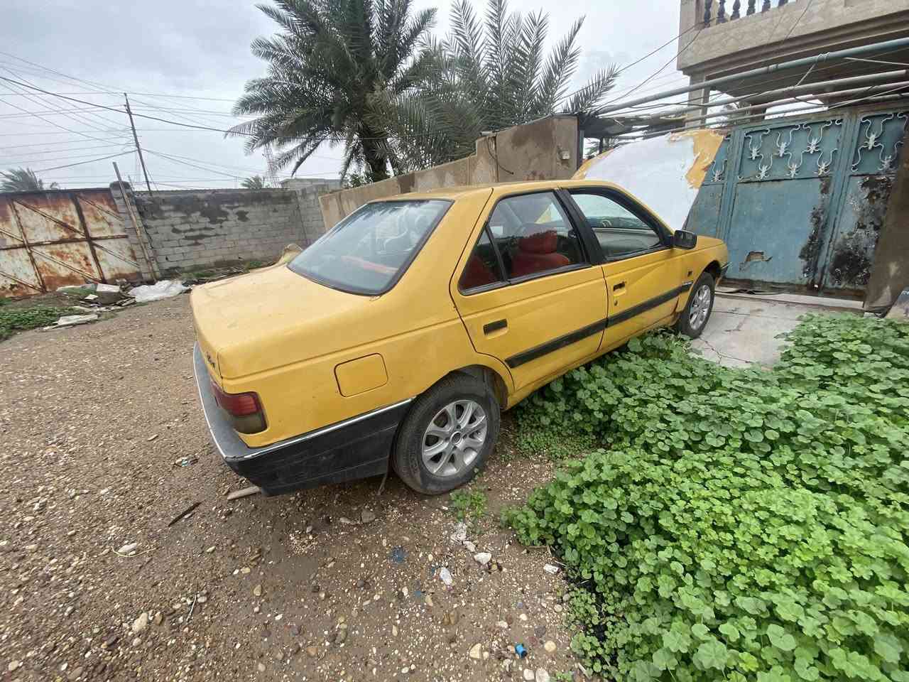 بيجو روى رقم نجف سنويه ساقطه راعيه موجود 
محرك ياباني كايم كير شغال مابي اي شي سياره تمشي بس محرك كايم تخم تاير وباقي تفاصيل مواضحه بصور *********** السعر ١٥ ورقه وبيه مجال مكاني بغداد ابو غريب
