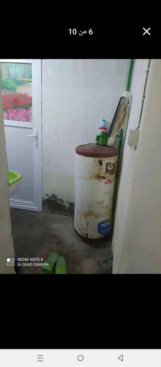 ‏بيت للبيع زراعي سند 25 بي اقرار محكمة وكتاب تطويب بأسمي .  المساحة 60 متر  .  واجهه 10 متر ونزال 6 متر.  غرفه وصاله ومطبخ وتخاريج ومدخل  .  البيت جاهز ماعايز اي شي 
‏البناء بلوك 
‏اساس صب كونكريت 
‏السقف عگاده 
‏السطح فرشي ومضروب عازل ومانع رطوبه روفكوت 
‏العنوان قرب نفق حي ميسان شارع مخزن الموز بأول فرع ع اليمين بشارع مخزن الموز  شارعة 8 متر.  يبعد عن الشارع العام 300 متر 
‏السعر 16 وبي مجال شويه 
‏بدون دلال اني صاحب البيت 
‏*********** النجف, العراق
