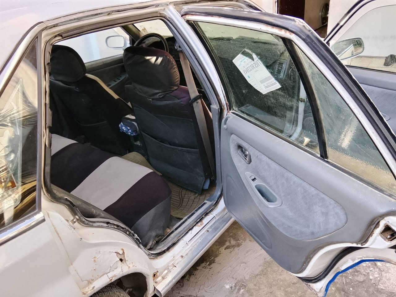 برنس فراشه للبيع مكينة مسكر رقم ديالى انكليزي 
سيارة خير من الله بس بيهة بعض النقوصات البسيطة 
السعر 25وبية مجال مكان سيارة ديالى شهربان
للاتفسار مراسلة او اتصال ع رقم ***********
