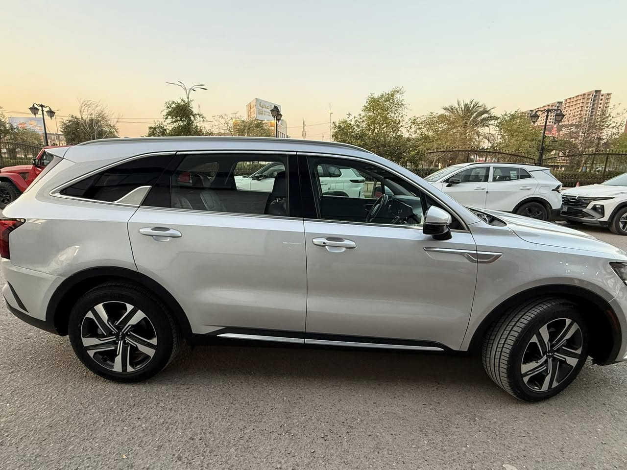 السلام عليكم سورنتو 2023 وراد امريكي حادث امريكة بنيد وطاك ايرباك ستيرن 
طخة بل عراق جاملغ وبابين صفحة السكن بدون دواخل السيارة فول مواصفات عدى الفتحة كشنات منفصل بصمة داخل اسود جلد حساسات امامي خلفي رادارات 
مواصفات معروفة مكينة 1500 تيربو وهايبرد تخم تاير جديد صدر جديد السيارة مناقصهة برغي السعر 210 وبيهة مجال 
للاستفسار ***********
