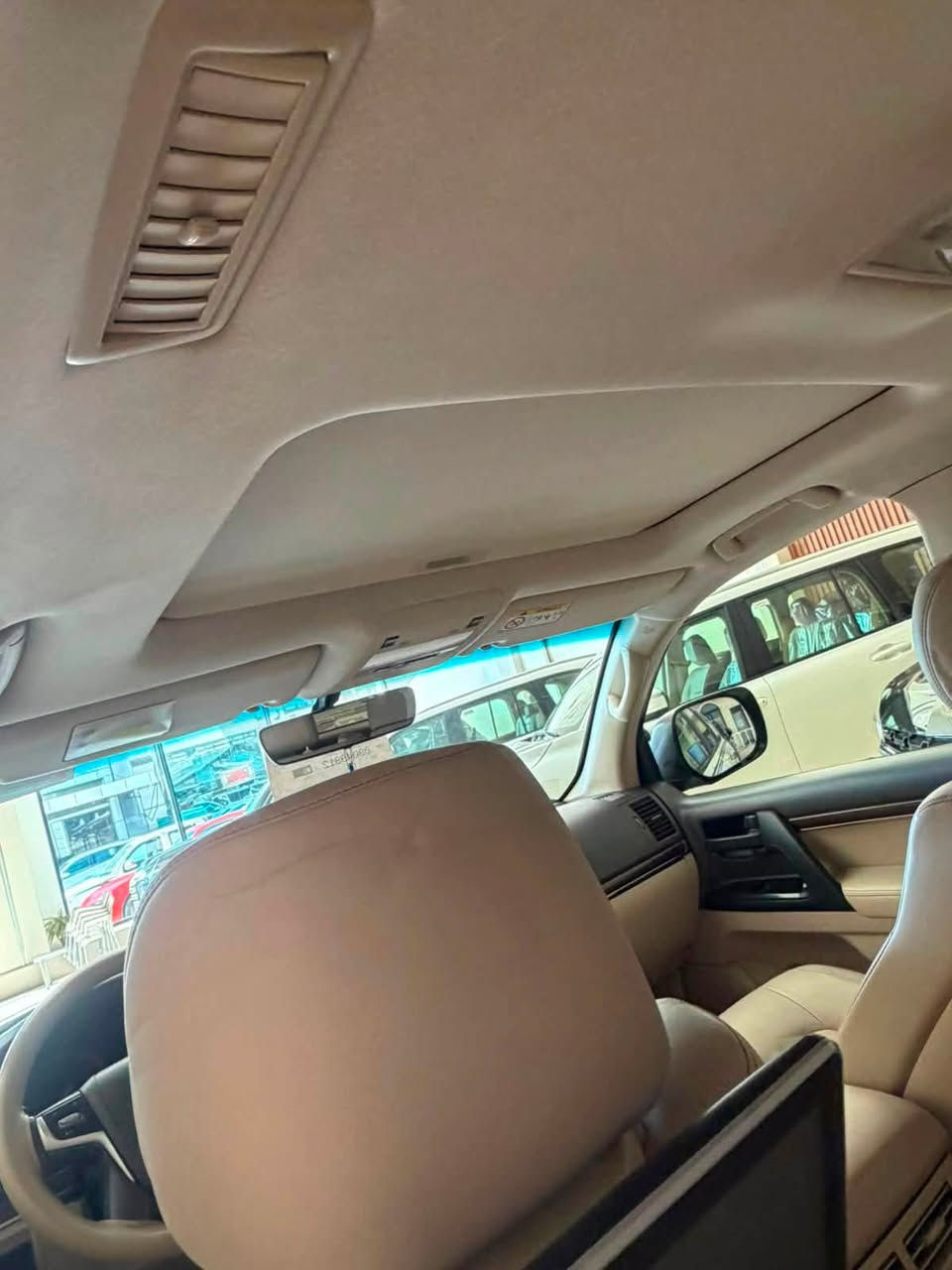 سلام عليكم لاندكروز موديل  2019 GXR ساس 
بيهة قطعة صبغ بل بنيد اثر طابوكة واكعة ع بنيد وصار صبغ بيهة محلاضات بسيطة السعر 450 $ 
مكاني بغداد معارض النهضة 
***********
