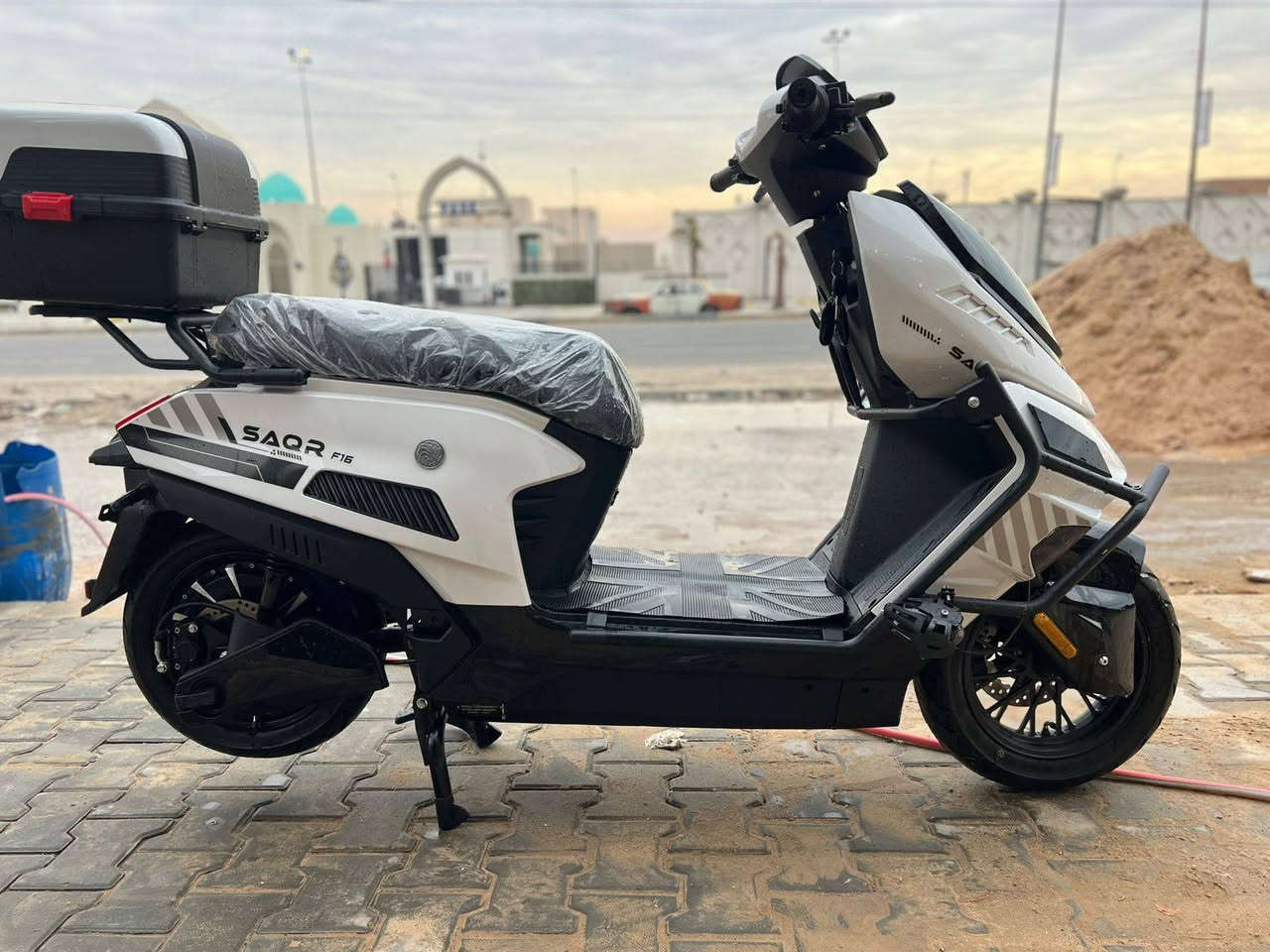 سلام عليكم شباب دراجه شحن اللبيع استخدام يوم واحد
فقط دراجه بعدها  زيرو زيرو بحالت وكاله الله شاهد   زيرو نوعها تيسلا القرش لليثيوم بطاريه مالتها  شركه الصقر  مواصفات بيها كلش قويه وتخبل. ؟! وصل المعرض موجود. 

المواصفات 👍
الموديل 2025
البطاريه ليثيوم فوسفات الحديد 30 أمبير 72ف
التحويلات 1.2.3 
تمشيك بل شحنه وحده 80كيلو وكثر 
ملفها 2000 سبورت يجي 
السرعه 90
نضام رجوع الخلف 
نضام  abs 
نضام  USB
نضام رجوع الخلف R
لدات سبورت  تجي كامله 
مدرعه بل كامل 
 لدات جانبيه 
اشاير رباعيه 
تشغيل عن بعد 
جهاز انذار السرقه 
قفل ستيرن 
شاشه تاب تعرض الك كل عطل ان وجد 
خوذه اصليه مال شركه وياها
بيها بلتوث بل شاشه 
شلعه معدل فول 

اي استفسار اتصال

***********

مكاني بغداد
