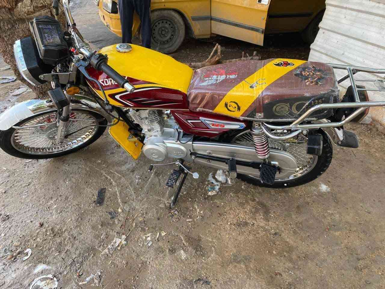 سلام عليكم دراجه للبيع بيه نقوصات الكفر يسره واكع و باتري كاعد مالته بس هذني بيه  ول داجه خير من الله شلعه معدل اوراق كامله خمس ورقات مكمركه رايده 600وبيه مجال الطيبين رقم ***********بس واتساب بي
