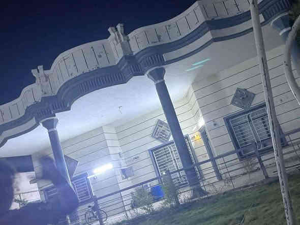 سلام عليكم يعلن مكتب حميد للاستثمار العقاري بيت للبيع مساحه 900 متر يحتوي على 3 غرف نوم صاله ومطبخ وخدمات وحولي طابو زراعي سند 25 منطقه الدوانم قرب الشرطة الخامسه ركن على شارعين السعر مناسب جدا لاستفسار اتصل على الرقم *********** ابو دموع
