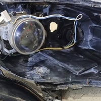 لايت سي٢٠٠ موديل ١٣  مكسور على هاي الوضعية بدون جامه  ب٢٥ الف  مكاني ب...