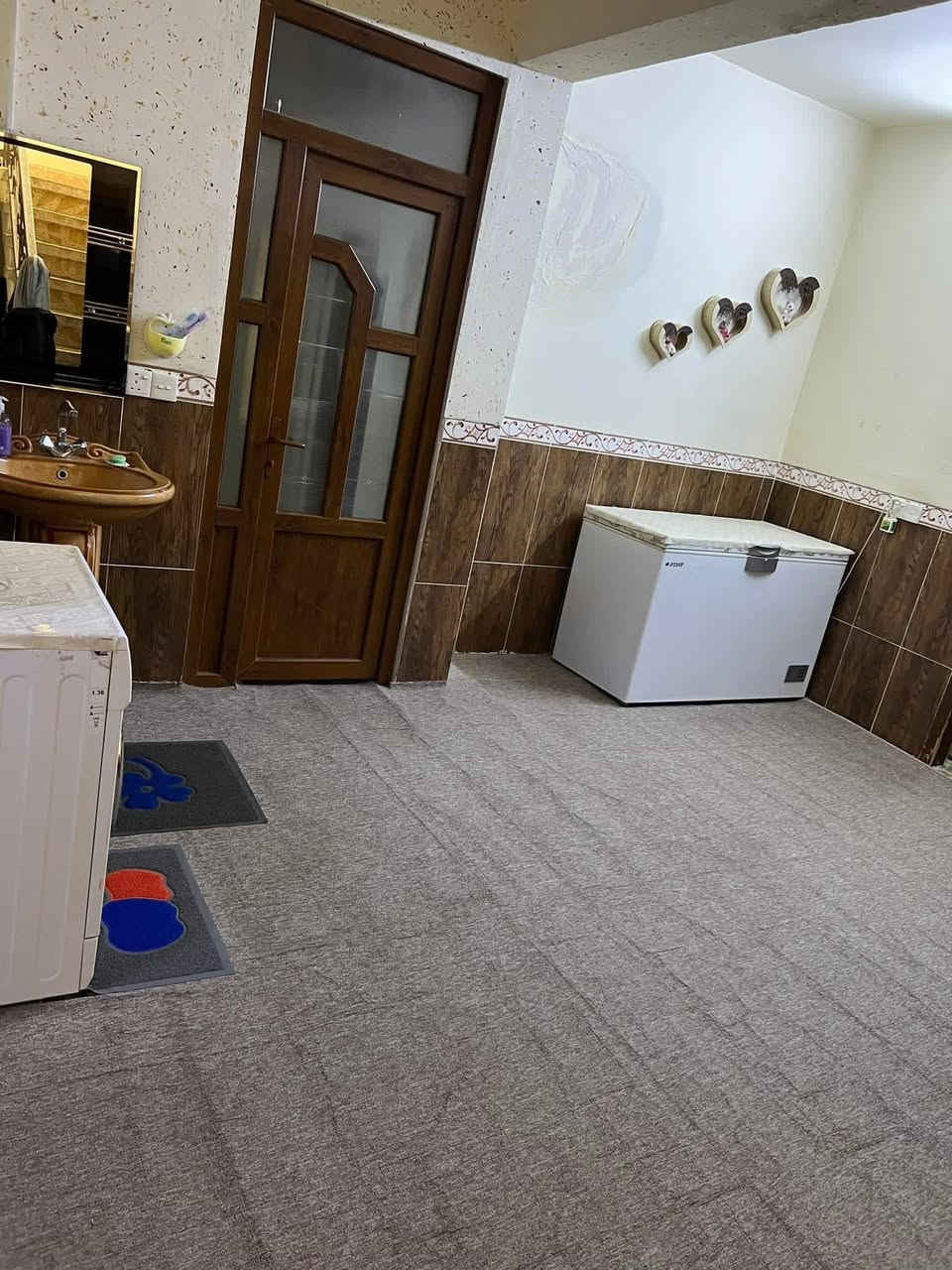 من مكتب الدباغ للعقارات والمقاولات 
عقار #تجاري للبيع 
جنس العقار/طابو صرف
موقع:كركوك/حي العسكري - شارع العام (شارع قطاع البلدية 5) مقابل مدرسة شروق سابقاً 
المساحة:200متر 
بأسم شخص واحد 
محتوياته : 
1:بيت طابق ارضي ( كراج سيارة مطبخ هول صحيات غرفتين نوم واستقبال) 

2:طابق الثاني مشتمل معزول درج خارجي (كما تبين في الصورة) 

3:محل حاليا مغلق 

حالة العقار : بحالة جيدة 

  للاستفسار مراسلة الصفحة 
او الاتصال على *********** 
***********
اوزورا مكتبنا الكائن حي العسكري شارع العام قرب اصباغ وديكورات الدباغ 
نستقبل كافة عروضاتكم في كركوك وكافة المحافظات العراقية
