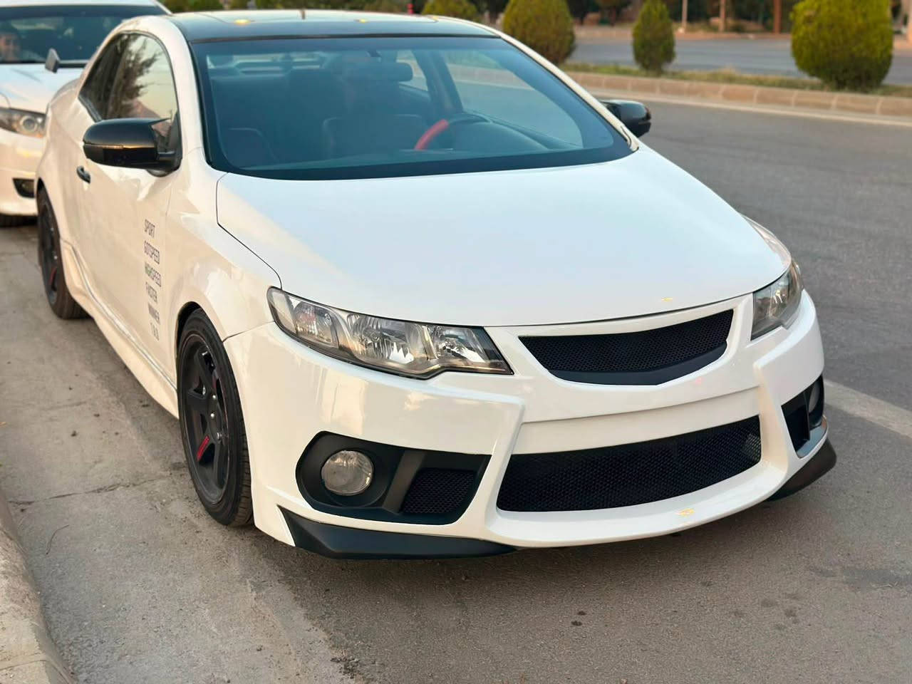 Kia forti soprt 
٢ دەرگا 
گێر عادی 
کۆدی ئاسایشی بۆ کراوە 
فول سپۆرتە 
مەکینە ٢٠ 
ویل سپۆرت 
داعامی پیش سپۆری 
دەعامی دوا سپۆرت 
ئاوینە باتمان 
باڵی سەر سنوق 
ویلی ویلدی ئەسلی شەریکە 
نوقسانی نیە 
گیر و مەکینە هەمویی بەشەرت 
سارد و گەرم بەشەرت 
نمونەیە لە جوانی 
باسی قوەتی هەر ناکەم بەقەد ٨ پستۆنی کیشی هەیە 
 گۆرینەوە بە شاهینە و مەلیکەش ئەکەم 
*********** السليمانية, العراق
