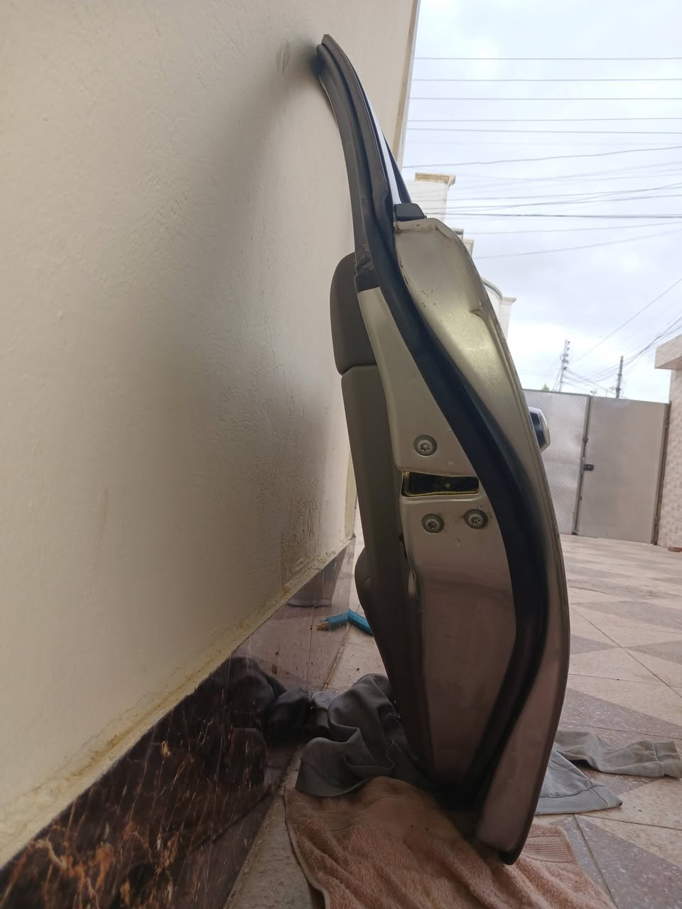 السلام عليكم اخوان باب كامري موديل 2006 لون سلفر كصه جديد للبيع مكانه رمادي للاستفسار*********** وات ساب
