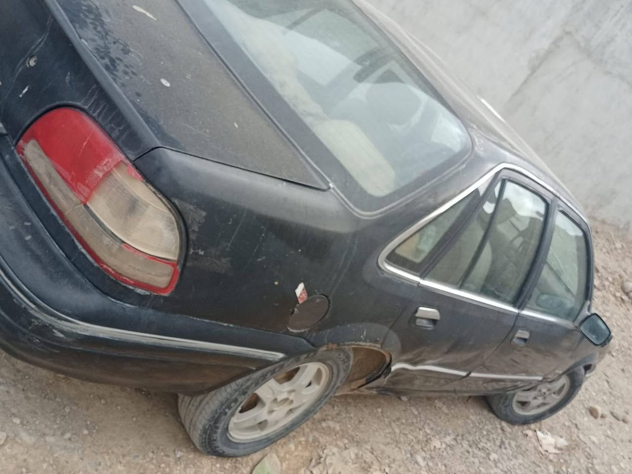 فراشه موديل 1997 / ل سنويه لغاية 2026/7/11
شرط الوكالة او التحويل سيارة كير محرك بشرط والكشر كدام العين  السيارة شغاله كامل كهربائيات
 اتصل  ‏‪0770 238 7974‬‏
