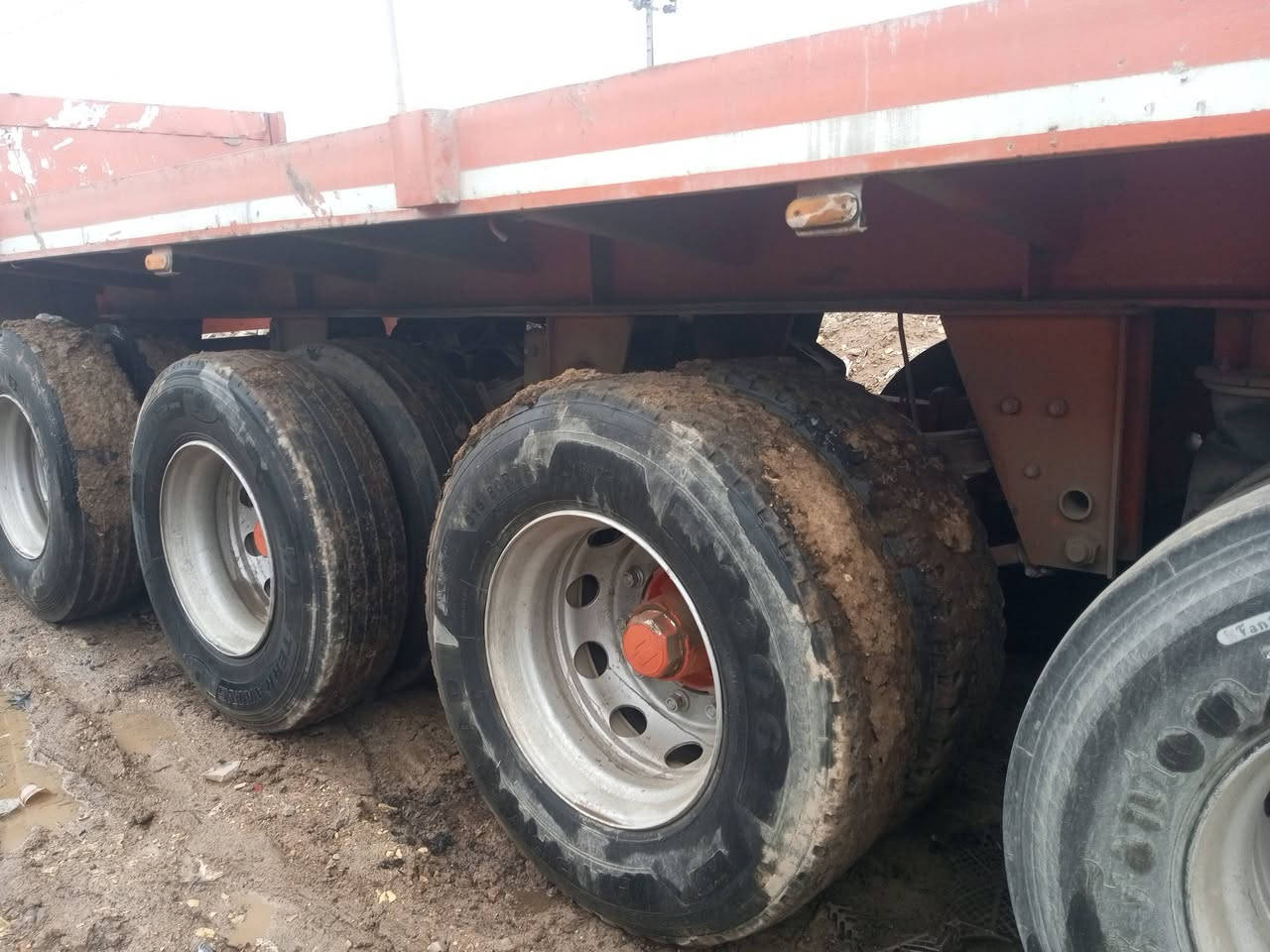 عربانة حدادية شاصي 16دناكير 14 طول 12و60تخم تاير
مكفولة. مكان العمارة 

***********
