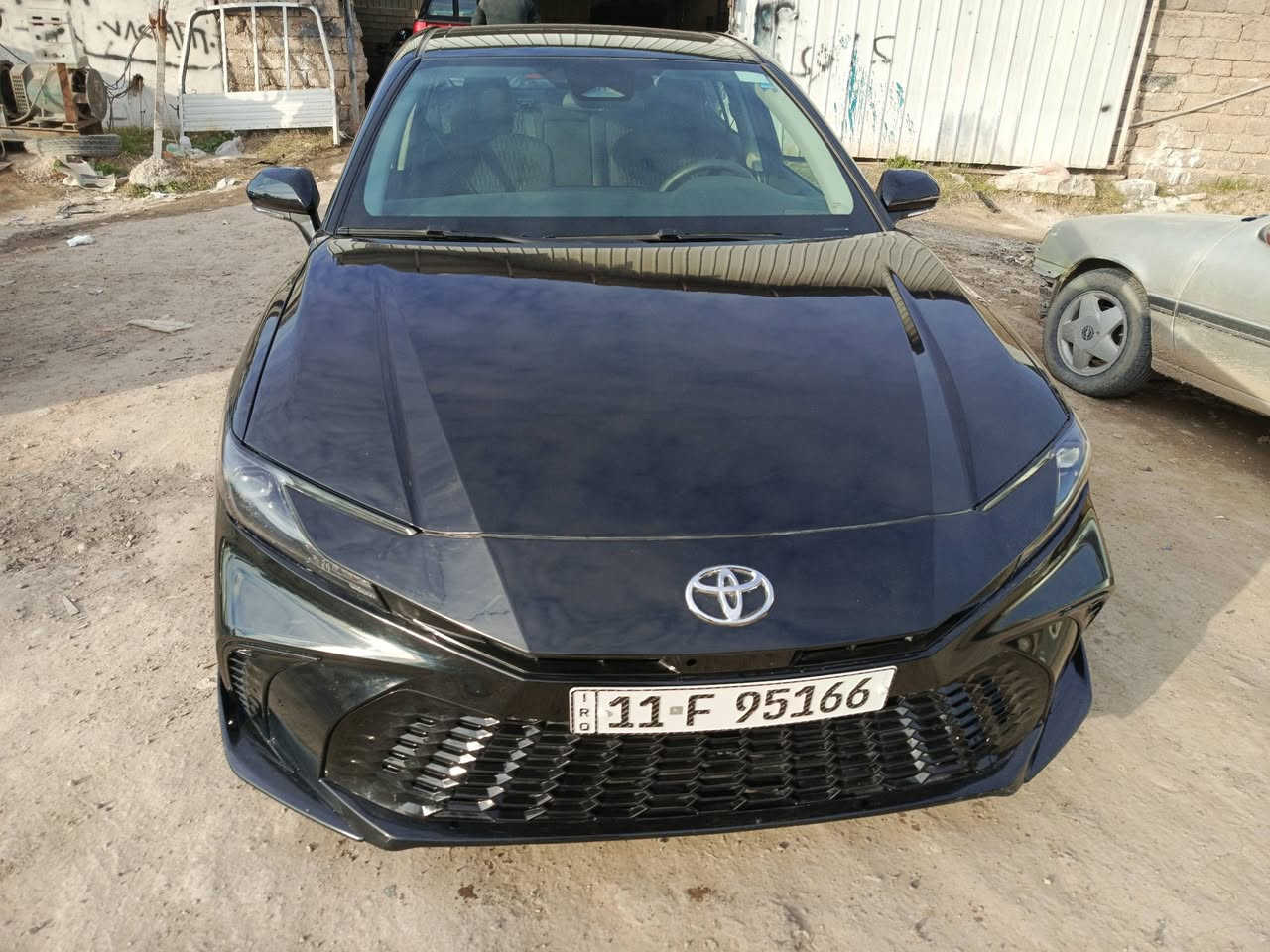 االسلام عليكم 
كامري هايبرد لون اسود
2025 دخول جديد رقم بغداد
مكينه2.500 بانزين و هايبرد HEV 
فئة ال Le ماشيه 10 الف ميل
حساسات
تحكم ستيرن جهتين
رادار امامي
رادار جانبي
قياده ذاتيه
كروز سرعه
مانع انزلاق
مانع تصادم
حساسات ضغط الاطارات
بك لايت لد   LED
لايت زنون امامي بلادي LED
ويل 18
محدد مسار
تصحيح مسار
حساسات ستيرن التنبيه  
مودEV
اوتو هولد
 بصمه
3أنظمة قياده ECO / Normal / Sport 
قطعتين تبريد
سايد بريك بصمه
نضامGBS + خرائط
اوامر صوتيه وتسجيل صوتي
كامره خلفيه
منافذ تايب سي 
شحن لاسلكي 
وبعد بيها مواصفات معروفه
تحويل ثاني يوم 
سعر195بيها مجال شي بسيط
مكانها  صلاح الدين سامراء 
‏  التواصل عبر الاتصال فقط ووتساب ***********  
ضرر فقط بنيد
ورقم الشاصي مرفق ب صور مع الضرر
