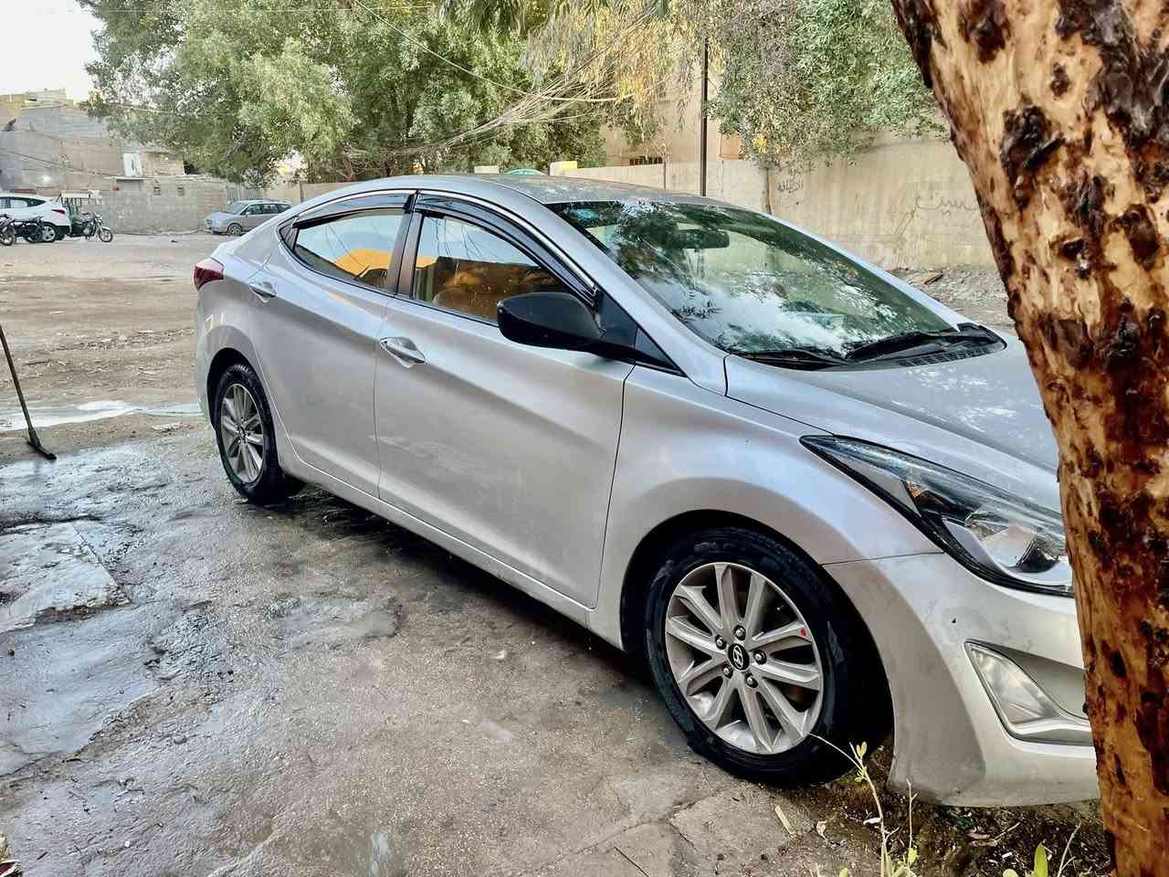 السلام عليكم 
 مكاني كربلاء النترا ٢٠١٦ رقم كربلاء مشروع وطني 
وارد كندي 
بيها صبغ ثلاث قطع جاملغ امامي يمنى ويسرى
ويم قبق البانزين جان بيها جراد  وصبغته 
للعلم الگير بدلت فلتر وكلجات  قبل اسبوعين   
السعر ١٢٠ وبيها مجال 
***********
