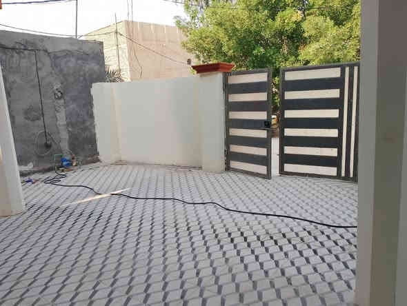 موقع تجاري . بيت طابو صرف  200 متر.  طابقين. طويريج.  شارع اربعين على الشارع مباشر . . السعر 210 مليون . 4 غرف نوم. استقبال كبير .  صالتين . مطبخ كبير  . مجمع صحيات . 

***********
***********
