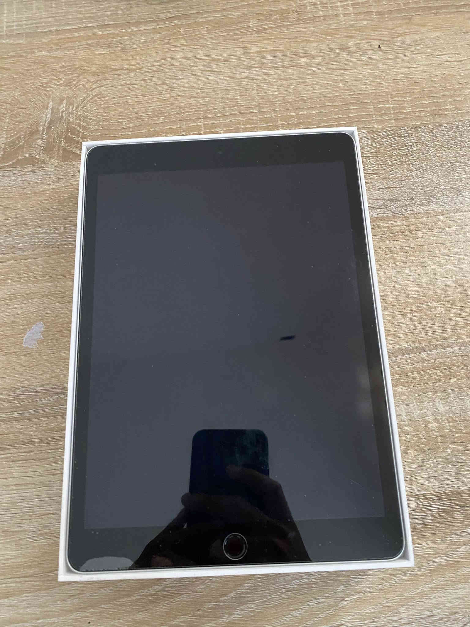 ipad. 9 للبيع
الذاكره 64
ملحقات شاحنه اصليه مالته ممستخدمه
كارتون و  كفر 
مدة لاستخدام 3 اشهر بعده بل ابضمان
النضافه 100% زلغ ما بيه 
بطاريه99%
السعر 350 الف 
رقم الهاتف :***********
العنوان : العماره حي الغدير
