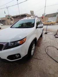 سورنتو 13 كفاله عامه   فول مواصفات  6 سلندر  خليجي   7راكب  سياره جاهز...