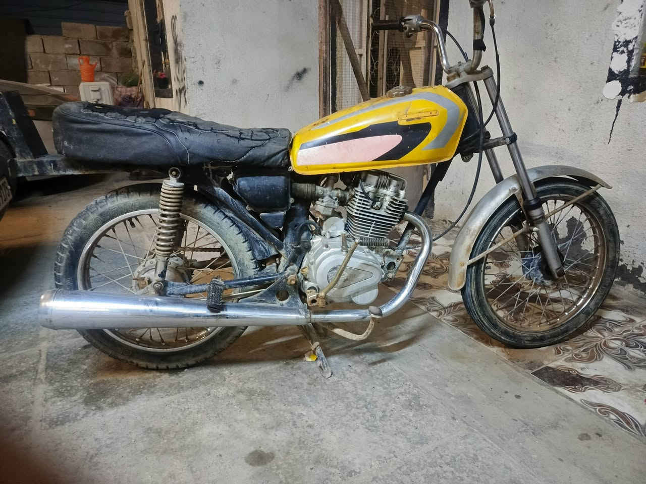 محرك ستوته جفته قبل يومين كزوز جديد تاير خلفي جديد تحتاج فقط بنزات بريك ودوسه دك هندر صوت يخبل سكني 5 ميل للبيع قفل قفل 170 الف لا تجيني وتكلي بيهه مجال


**إذا كنت صاحب هذا الإعلان وتريد حذفه لأي سبب، رجاءا أرسل رسالة إلى الدعم الفني**