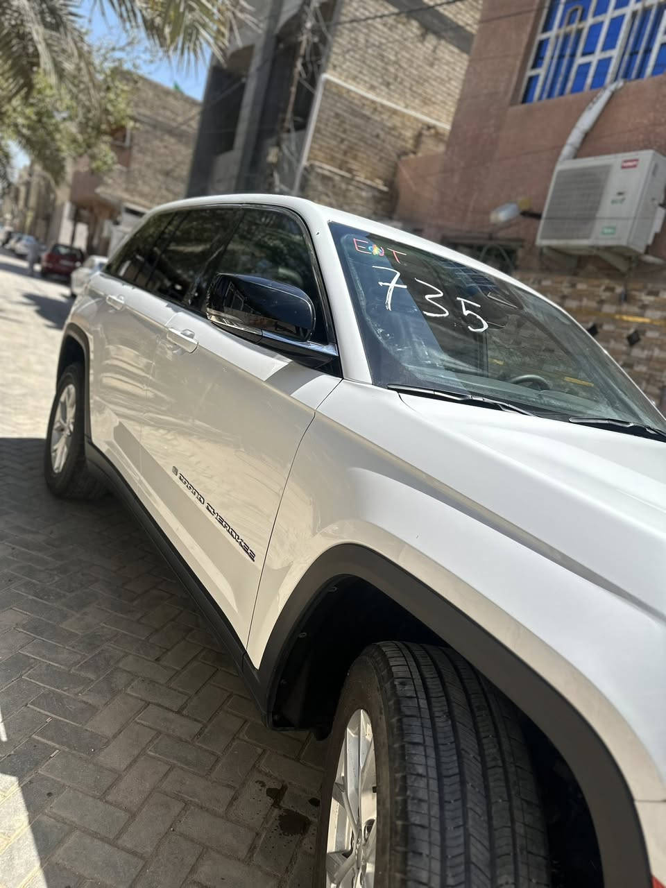 � للبيع Jeep Grand Cherokee 2023 ليمتد (LIMITED)

* 🔹 الموديل: 2023
* 🔹 اللون: أبيض
* 🔹 الحالة: حادث غرق 
* 🔹 التشغيل: شغالة بحالة جديدة
* 🔹 الدفع: 4×4
* 🔹 المحرك: 6 سلندر 3.6 لتر (حوالي 293 حصان)  
* 🔹 قير: أوتوماتيك 8 سرعات  
* 🔹 شاشة + نظام ملاحة + Apple CarPlay
* 🔹 كاميرات + حساسات أمامي وخلفي
* 🔹 فتحة سقف بانوراما
* 🔹 تبريد وتدفئة مقاعد
* 🔹 تحكم سكان + مثبت سرعة
* 🔹 نظام أمان (نقطة عمياء + مسار + تنبيه)  
📍 الموقع: بغداد
للستفسار… ***********
