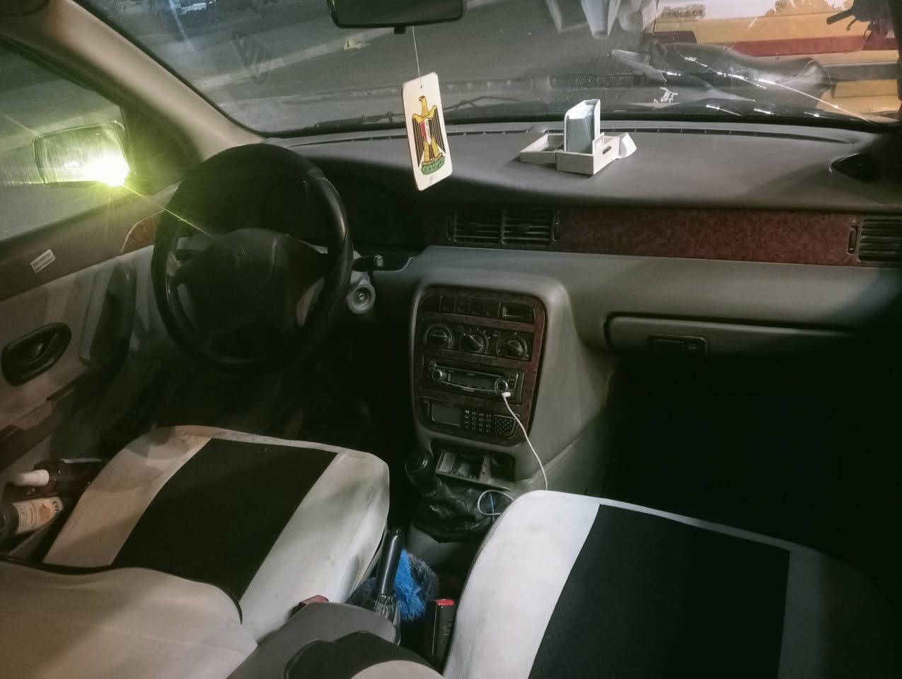 السلام عليكم سياره سمند 12 رقم واسط   عليه غرامه قليله الهيئه وسنويه بسمي ساقطه بيها مشط محرك جديد وصدر جديد وكير جديد طبي جاهز السياره للبيع سعره عليه دفع الغرامات الهئيه والسنويه 35 ورقه قفل وإذا على مشتري تقل من سعره الاتصال على رقمي 
*********** 

مكاني كوت حي الجامعه
