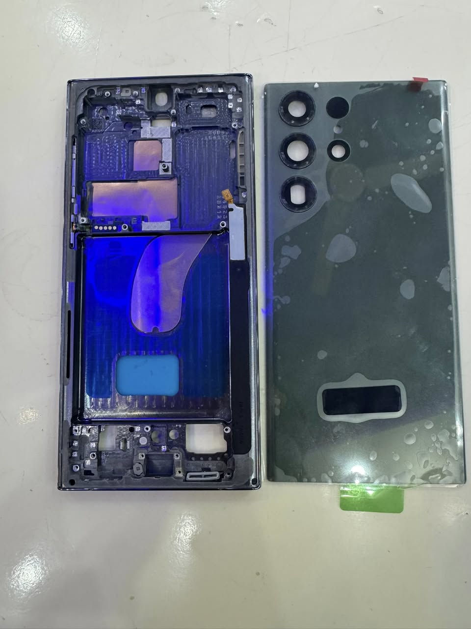 سلام عليكم 
شاصي وضهر (سامسونج اس 23 التره) كامل مكمل جديد واصلي 
وحته لاسق وتر ابروف موجود 
ويه كفرات 2اثنين

ب50$بل عافيه على الياخذا

سعر بل محلات 175

توصيل موجود جميع المحافضات


**إذا كنت صاحب هذا الإعلان وتريد حذفه لأي سبب، رجاءا أرسل رسالة إلى الدعم الفني**