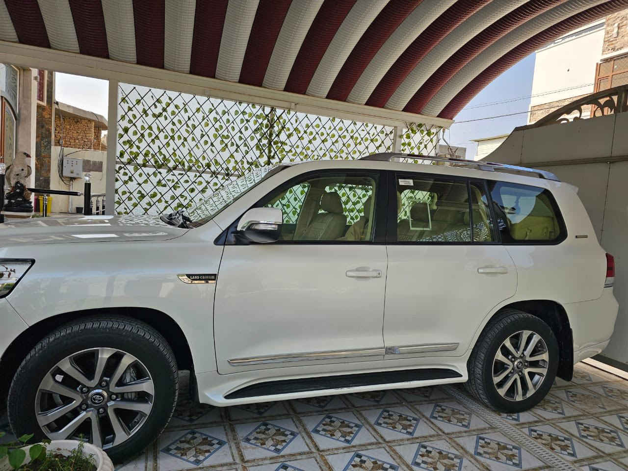 للبيع فقط بدون مراوس
خاص مغلق فقط الأتصال علئ الخط
***********
لاندكروز بريم 2017 فول مواصفات سياره جاهزه وجديده مال بيت بدون اي نقص سعر 465 ورقه بيه مجال ضرر موضح يمك داخل سونار
