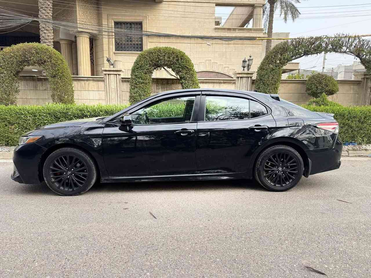 السلام عليكم للبيع او مراوس 
CAMRY SE 2019 
رقم بغداد 
سعة المحرك 2500 
عداد المسافة 86 MI
صور الحادث مرفقة مع المنشور
صبغ البنيد والباب 
المواصفات :
- شاشة كبيرة ودوارة 
- داخل جلد 
- مانع اصتدام 
-تحديد مسار
- كشن كهرباء 
- بريك ذاتي 
والمواصفات الاعتيادية 
تخم تايرات 
ادامة عامة لمنضومة السيارة 
السعر 163 ومجالها بسيط 
الشراي يتصل ***********
مكان السيارة بغداد العامرية
