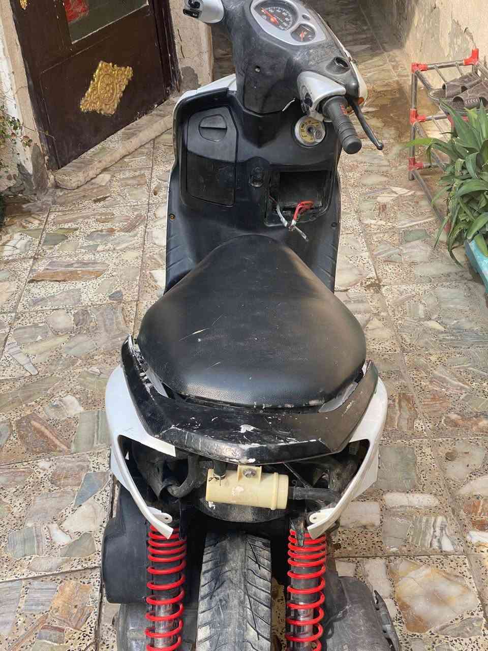 دراجه سكنس نثيه ياباني
كلشي بيه شغال اي عطل او نقص مابيه اطيه الك الك اكفلك المحرك كلشي شغال كلوب زنون اصليب جديد
سعر 325 وبيه مجال حك جيه تواصل فقط واتساب
***********
