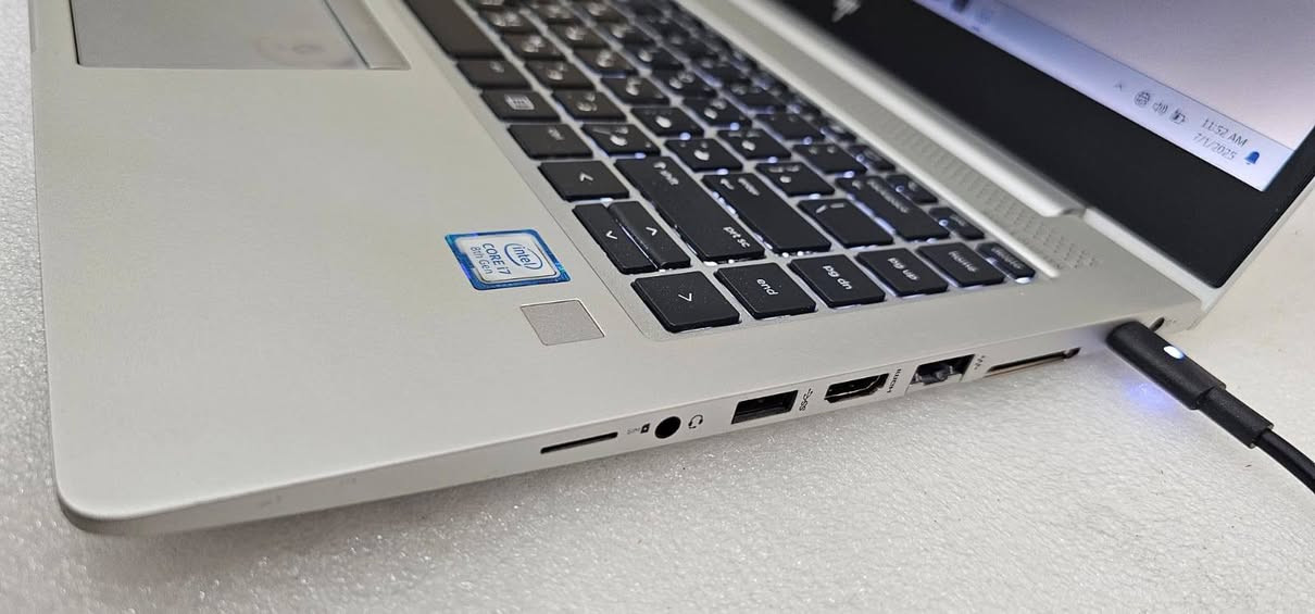 لابتوب Hp probook 450 g7
هارد 256 ssd m.2
رام 16 كيكا
كارت شاشه داخلي 2كيكا+ منفصل 8كيكا
نظافه 100٪ اوربي كيبورد انكليزي ومتوفر ويا لزكه عربي
يجي بصمه اصبع وبصمه وجه ونظام ويندوز 11 26h2 اصل من الشركه
ثلاث منافذ usb3 منفذ USB-C 
ملحقات ( جنطه جلد لون عسلي + شاحنه اصلي + ماوس وايرلس كيمنك)
مكاني ديوانيه مركز السعر قفل بدون تعامل رجاءا سبب البيع عدم الحاجه
متواجد ع الفيس ديوانية, القادسية


**إذا كنت صاحب هذا الإعلان وتريد حذفه لأي سبب، رجاءا أرسل رسالة إلى الدعم الفني**