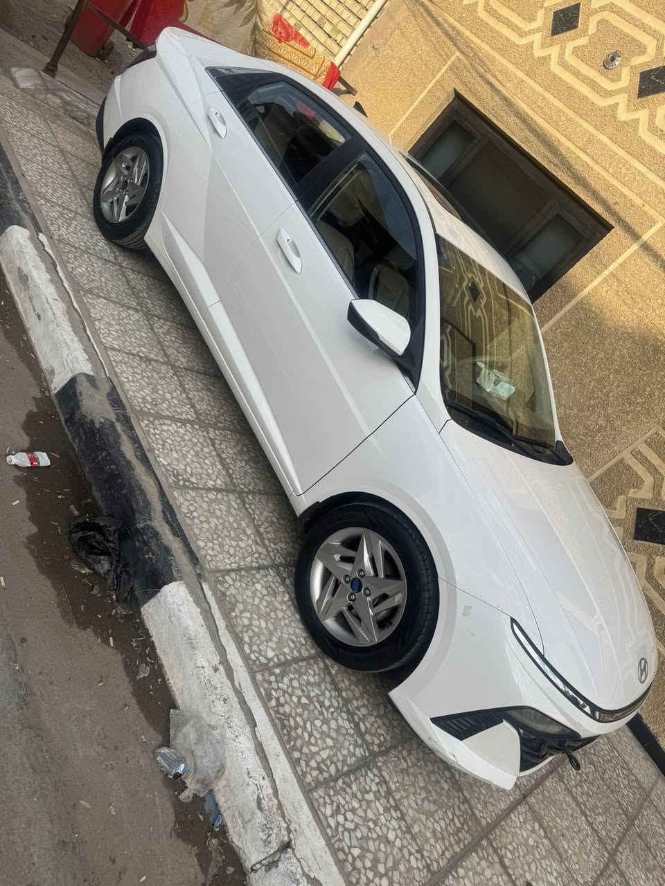 السلام عليكم للبيع اكسنت موديل 24 ماشية 55 خليجيه مكفولة من الصبغ والبارد بيها بنيد مبدل شركه فقط لاغير موصفاتها شاشة دجتل حساسات خلفية فتحة جلد مري شفط رقم اربيل السعر 140 وبيها مجال بسيط مكان السياره بغداد هـ***********
